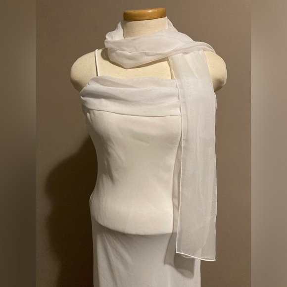 NWOT Wedding or Formal Gown Size XL (approx size 12 equivalent) - Picture 4 of 15